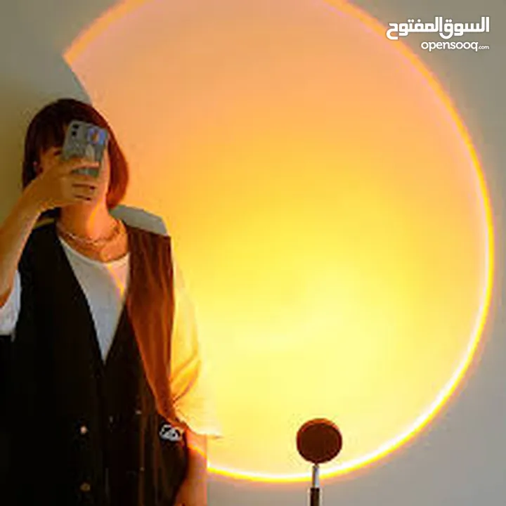 برجكتور  منظر  ديكور اضاءه انعكاس  ضوء غروب الشمس او القمر على الجدران و التبديل الى 6 الوان مختلفه