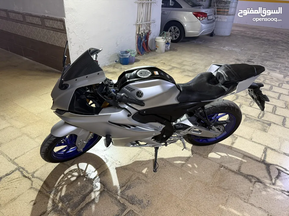 للبيع – دراجة نارية رياضية بحالة الوكالة  Yamaha R15M موديل 2023