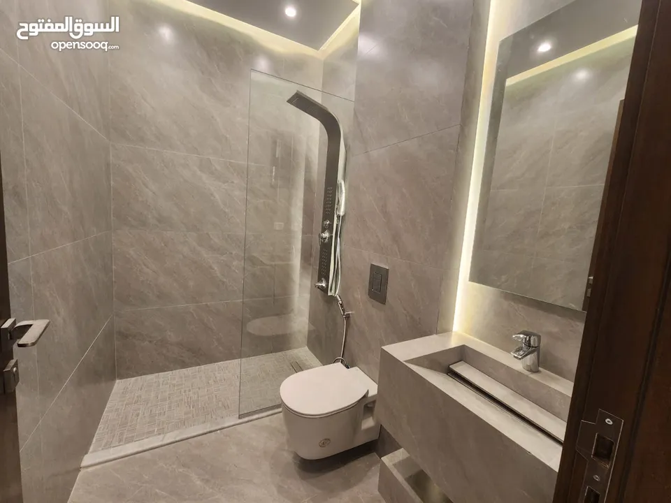 شقة فارغة للبيع بين الدوار الرابع و الخامس - ref : 14609