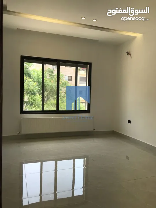 شقة فاخرة للبيع في الكرسي - خلف إدارة السير 165م مع ترس 25م تشطيب سوبر ديلوكس لم تسكن