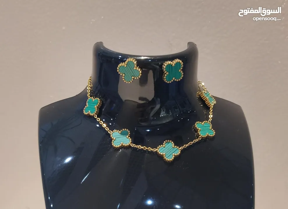 سوار ذهبي فاخر بتصميم أنيق ومميز