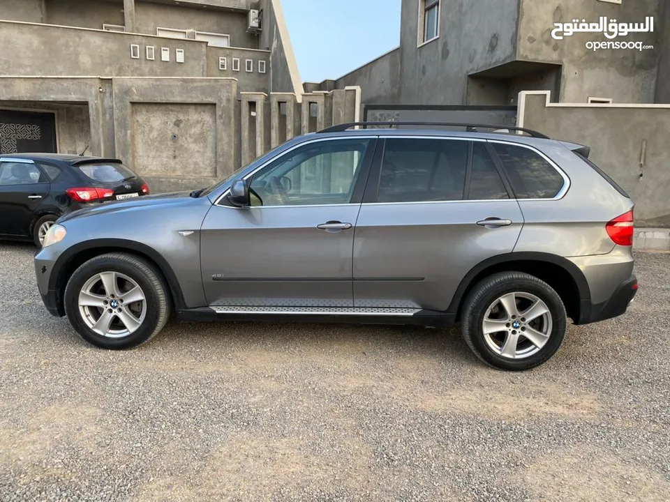 BMW X5 2009 ثلاتة صافات بحاله ممتازه