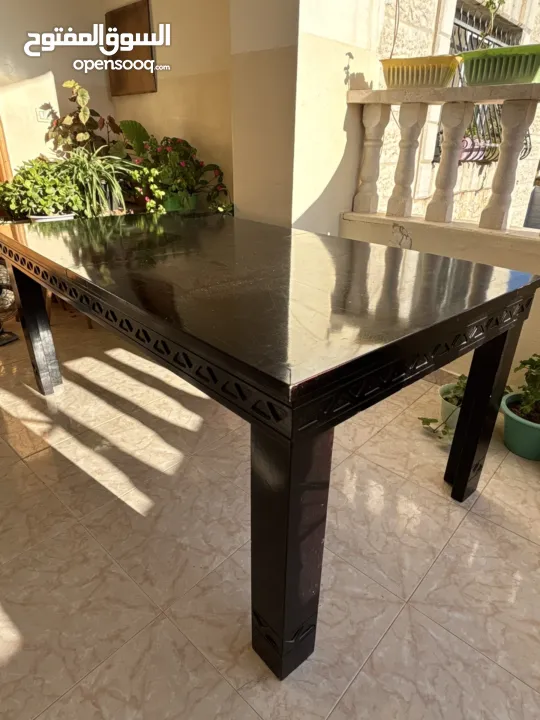 طاولة سفرة ثقيلة بحالة ممتارة