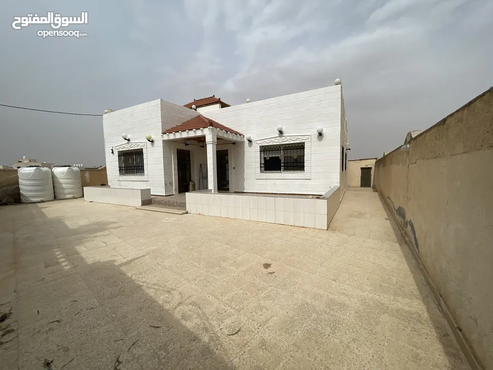 بيت مستقل مع ملحق