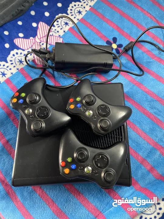 اكس بوكس360 مهكره 512جيجا مع ثلاث ديات 600شيقل