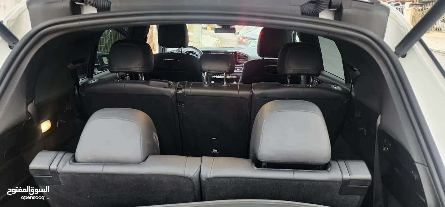 مرسيدس GLE 350- 4 MATIC موديل 2020  دفع رباعي  عاليه الإضافات  غير مجمركه لون ابيض والداخل اسود