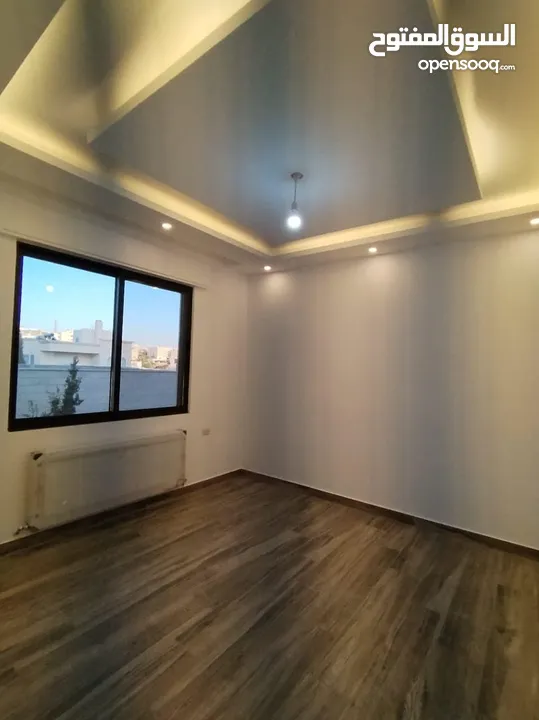 شقة طابق اخير مع روف 150م مع ترس 70م في اجمل مناطق ضاحية الامير علي