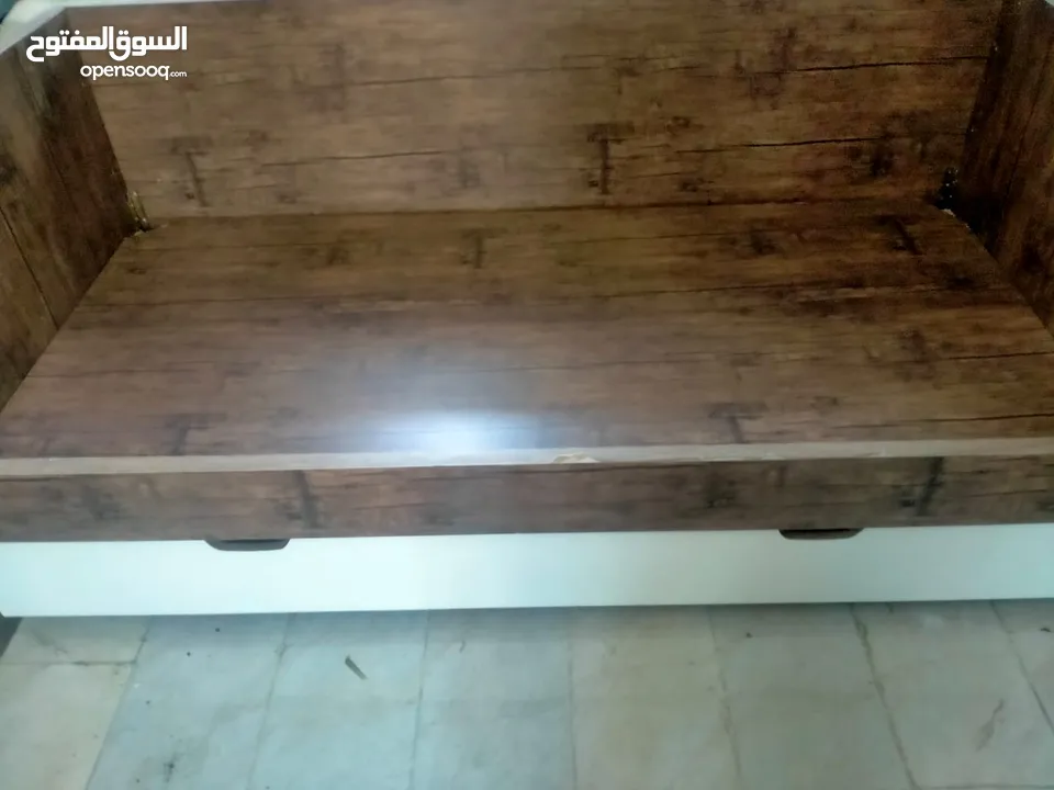 تخت شبابي ايكيا مع فرشة الدكتور وبداخله جارور للتخزين