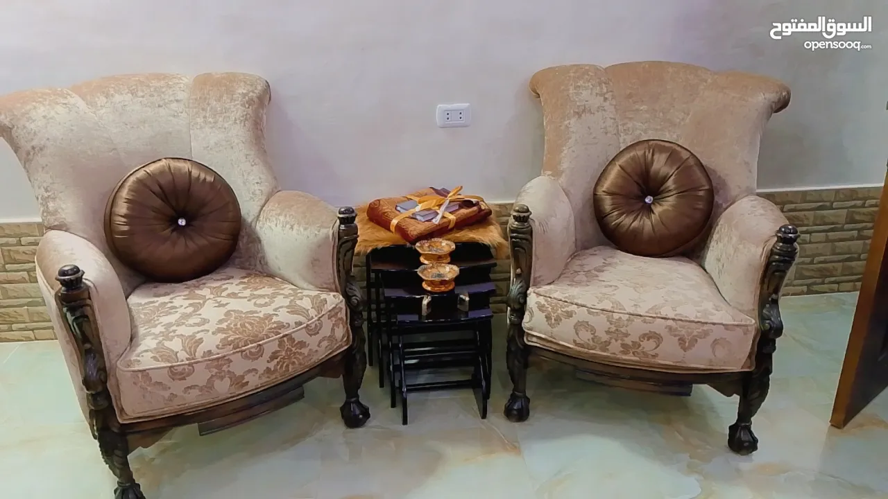 طقم غرفة الضيوف كامل....