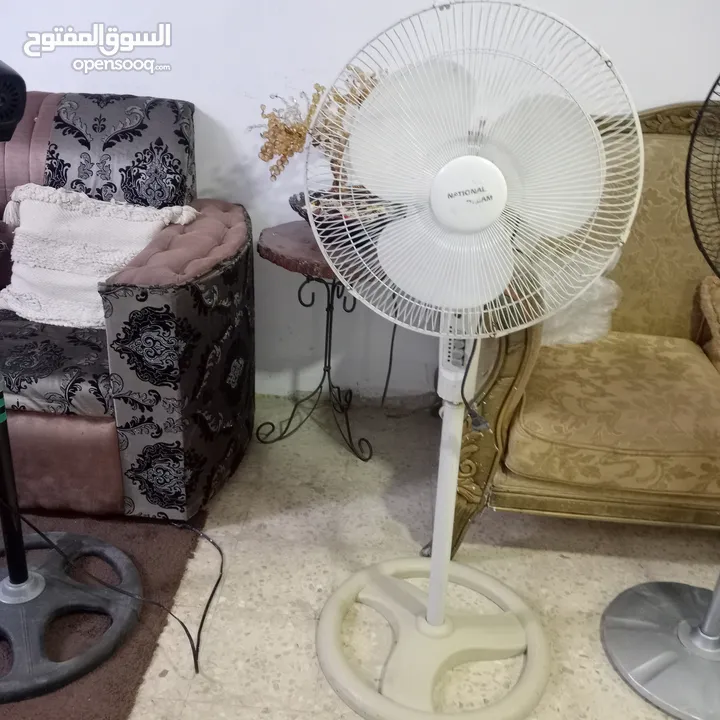مراوح عامودي وجدارى
