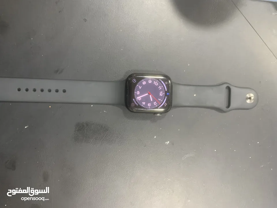 ساعة ابل الإصدار السابع بحالة جيدة استعمال بسيط