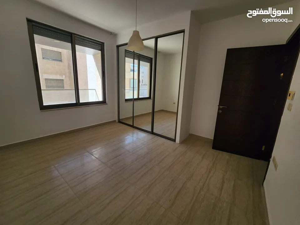 شقة فارغة للبيع بين الدوار الرابع و الخامس - ref: 14595