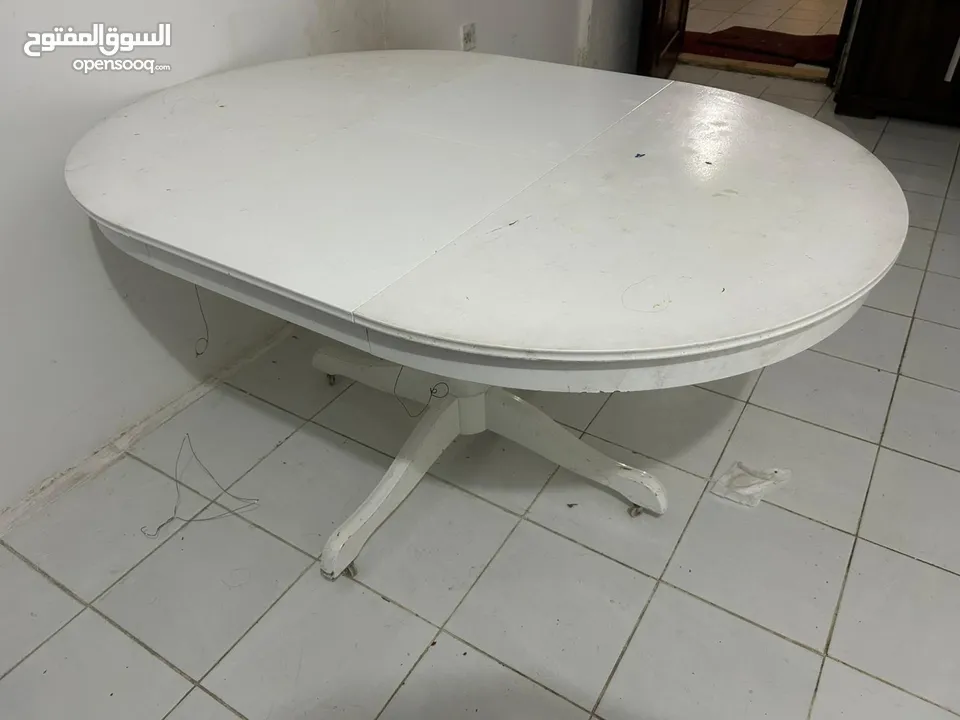 Dining table  Good condition