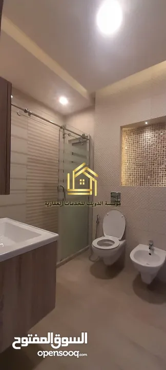 شقة فاخرة - ضاحية النخيل - 4نوم - 225م - ارضية - ترس بإطلالــــه مميزه - قرب الخدمات