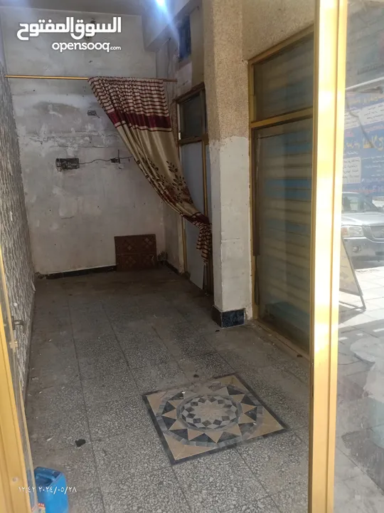 محل للايجار في بغداد الجديدة فرع الحذاء الذهبي قريب من الشارع العام وسط مجمع طبي