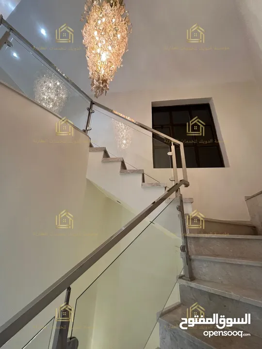 شقة مفروشة فاخرة ثالث مع روف جديد لم يسكن أرقى واجمل مناطق عبدون