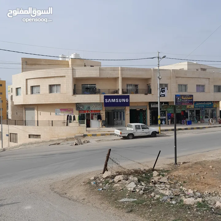 مجمع للبيع مادبا حنينا شارع السلطه بجانب سوبرماكت ابو حبيب الركيبات