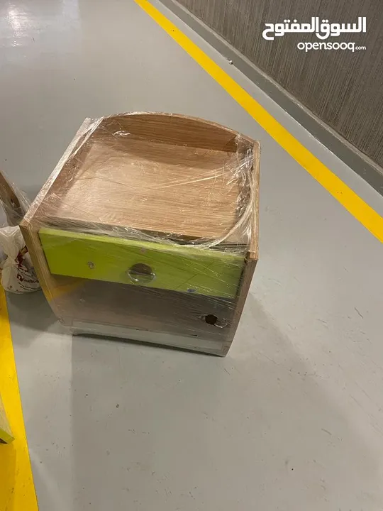 مكتبتين وسرير وطاولات جانبيه أمريكي بسعر مغريه