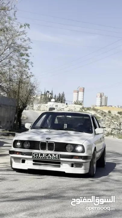 BMW E30 320i