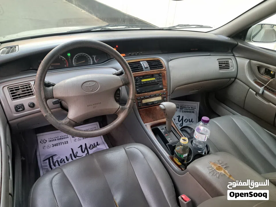 للبيع تويوتا افالون موديل 2000