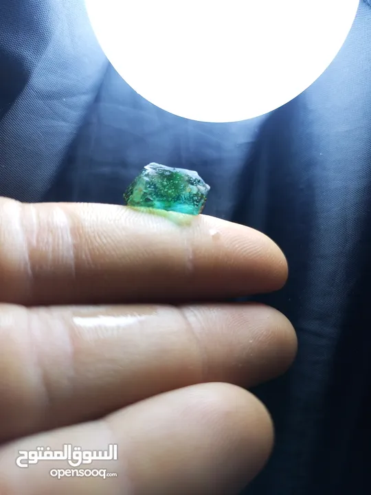 حجر زمرد خام