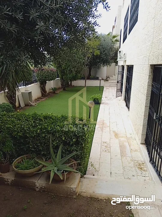 شقة أرضية 400م مع حديقة واسعة للإيجار في أرقى مناطق عبدون / ref 2080