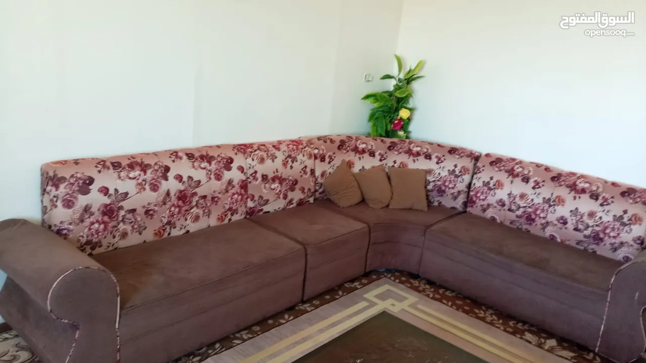 طقمين كنب مستعمل بحال الجديد.