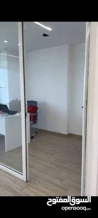 مكتب اطلاله  رائعه  تشطيب سوبر ديلوكس. مكيفات ستاير كهرباء ماء جاهز للتسليم