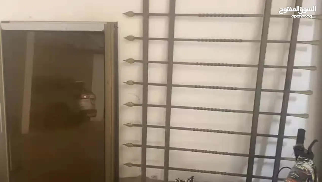 شباك المنيوم مع حديد حمايه ومنخل