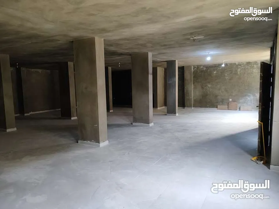 طوابق تجارية بمساحات متنوعة على طريق عمان-السلط نزول وادي الشجرة بأسعار مناسبة