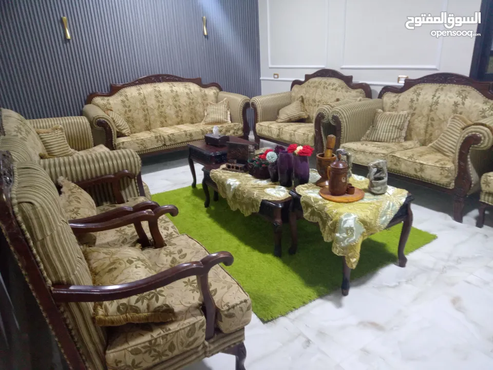 طقمين كنب 14 مقعد  مع طربيزات السعر ع الخاص  قابل للتفاوض ..