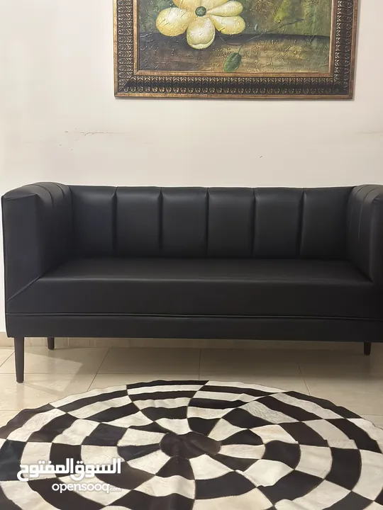 طقم كنب جلد اسود matt 3 قطع السعر. 280 دينار