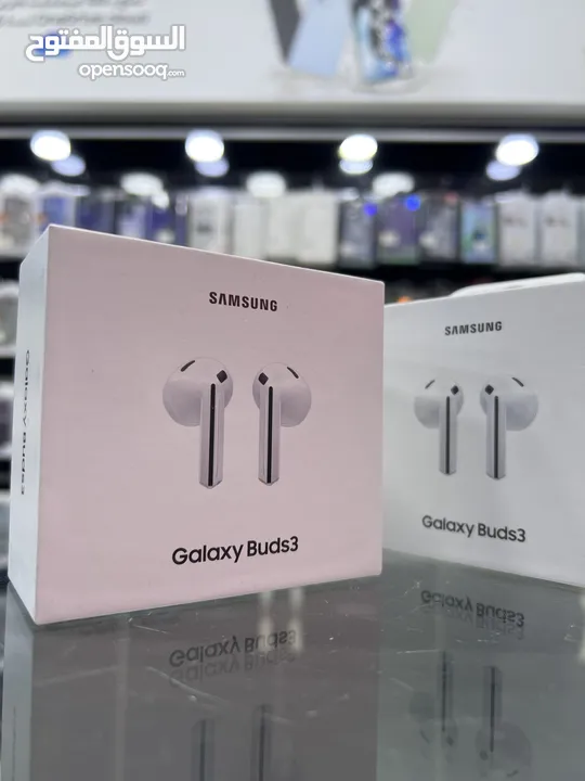Samsung Buds 3 New سماعات  سامسونج الاصلية بودز 3 جديدة مسكرة متوفرة باللونين الأبيض و الاسود.