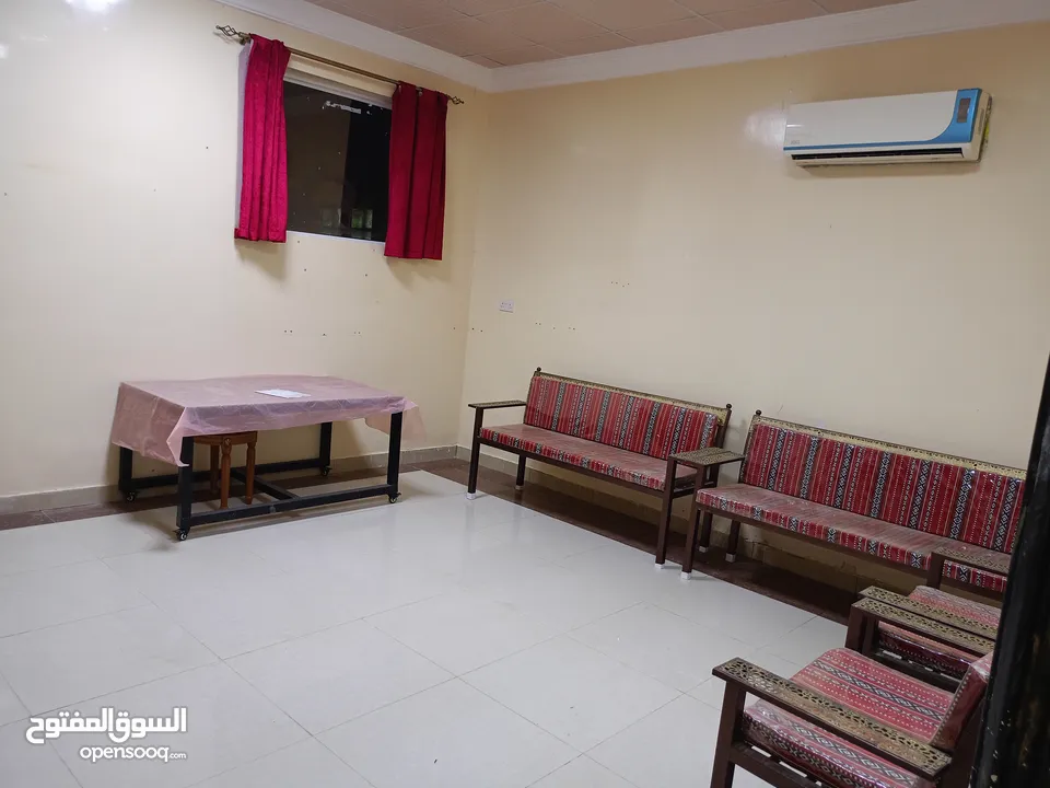 للإيجار ملحق للموظفات والأفراد For rent Apartment, bed, wardrobe,  and table central air conditioni