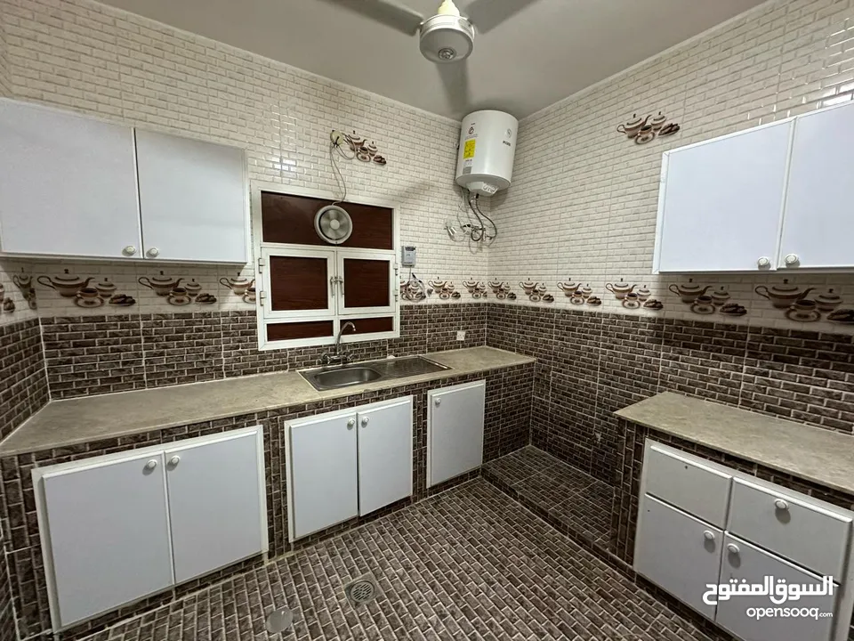 شقة للايجار بالقرب من سوق الخوض - Flat For Rent Near Al Khoudh Market