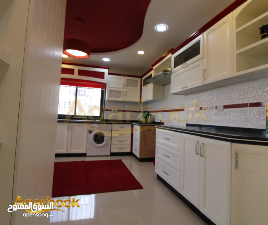 شقة فاخرة بإطلالة خلابة للبيع  الطيرة – خلف المدرسة الإنجيلية