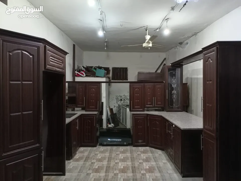 مطبخ المنيوم مع جرانيت مع مجله مع بطاريه مع شفاط