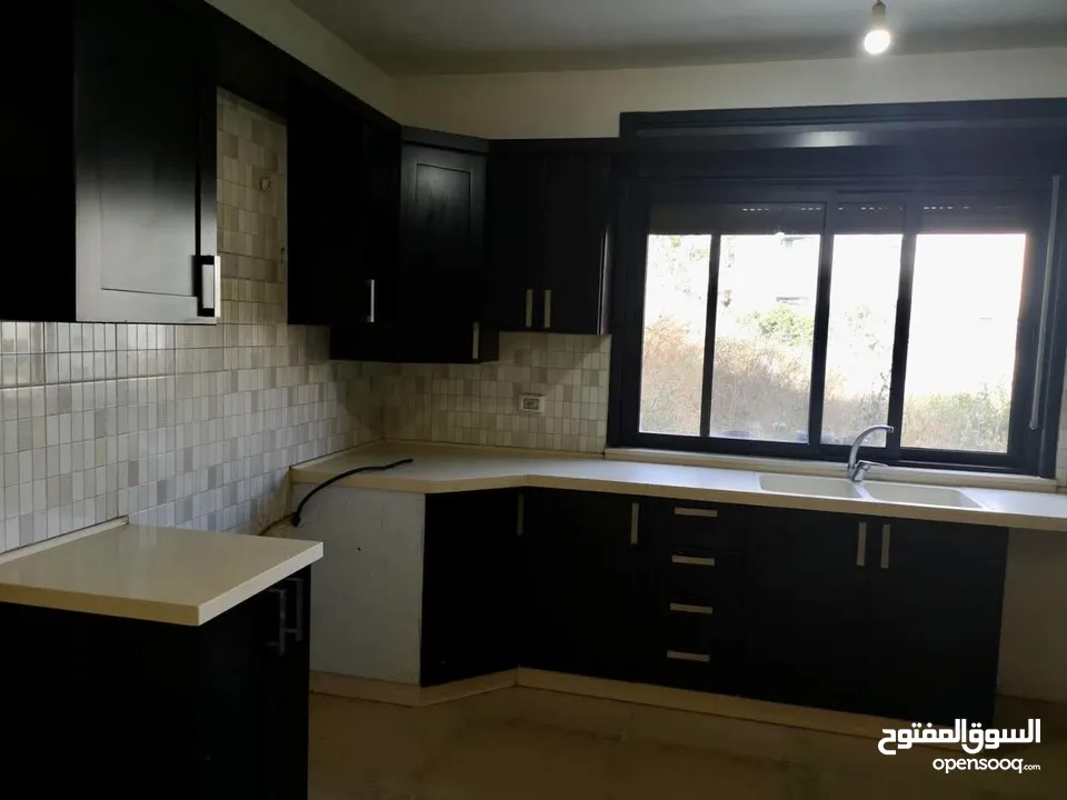 شقة للبيع في عين منجد رام الله مطلة على جبل المصيون مشرفة على منظر جميل مرتفع في مدينة رام الله