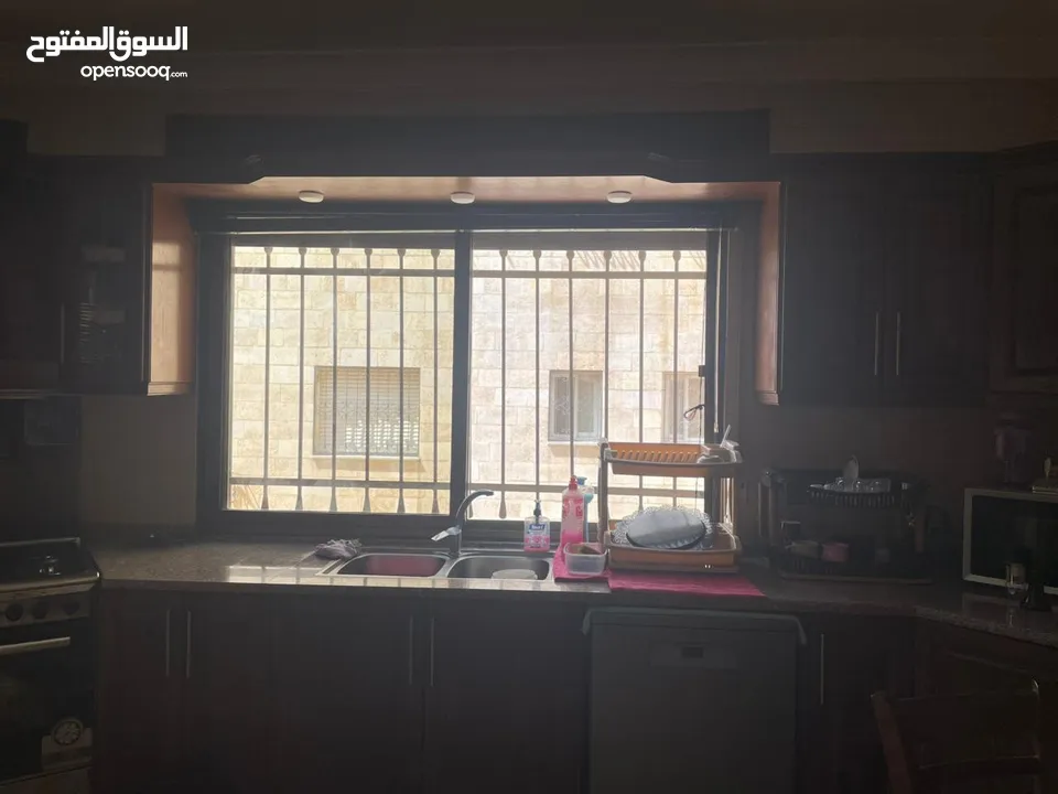 شقة مساحة 215م للبيع خلف مستشفى الراهبات الوردية