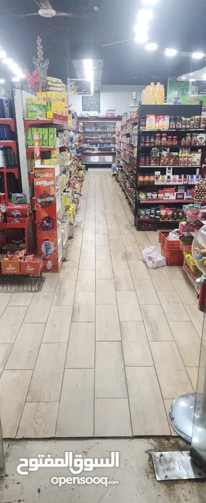 سوبر ماركت للبيع