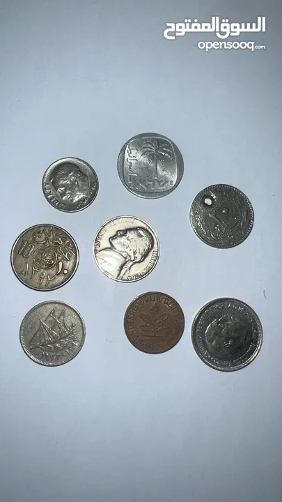 عملات اجنبية وطوابع قديمة