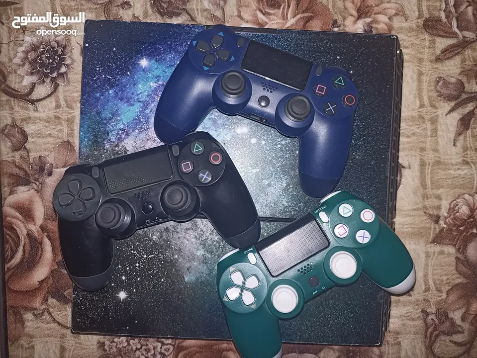 بلايستيشن 4 فات مع كامل عدتها  وثلاث ايدين وسيدي GTA V