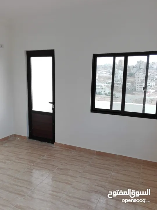 للبيع عمارة سكنية مكونة من عدة طوابق في منطقة ماركا الجنوبية