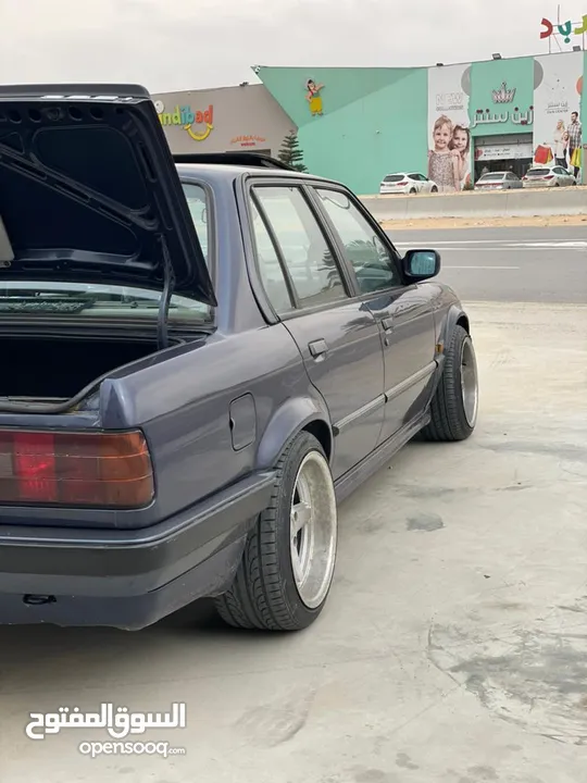 BMW_e30_1990