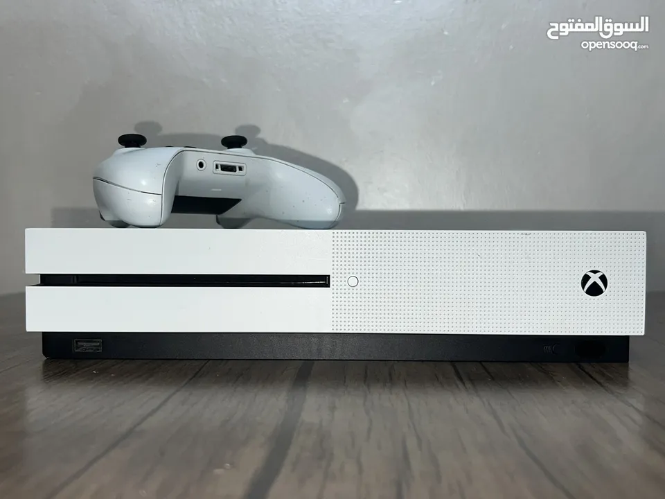 جهاز  Xbox One s 1TB بحالة جيدة