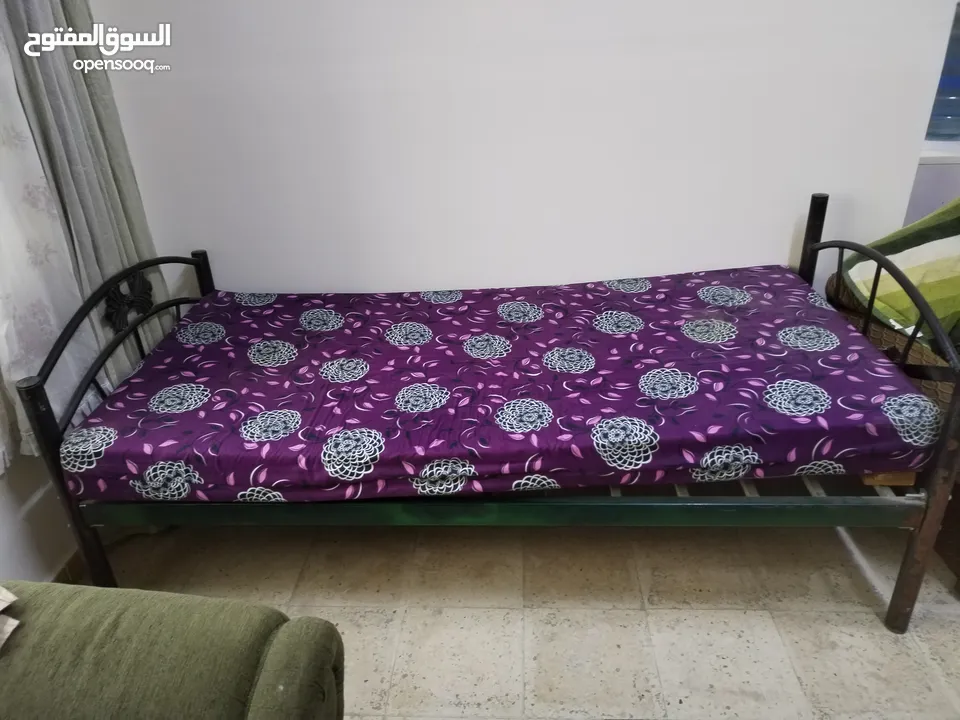 سرير حديد بدون فرشه للبيع