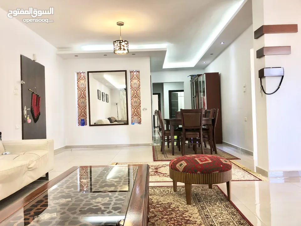 شقة مميزة في عمارة مميزة