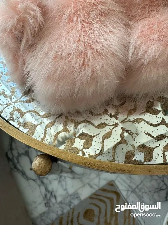 طاولتين خشب قاعده حديد من Ashley للبيع بسعر مغري مستعمل استعمال بسيط طاولتين خشب قاعده حديد