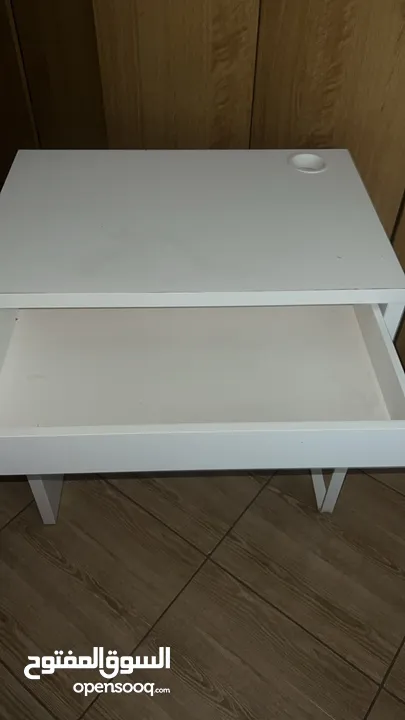 للبيع مكتب ابيض من ايكيا مستعمل بنصف السعر