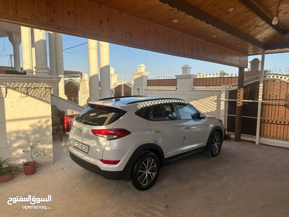 هونداي توسان وارد الشركة الردنيه فل كامل بنوراما مالك واحد من الوكالة